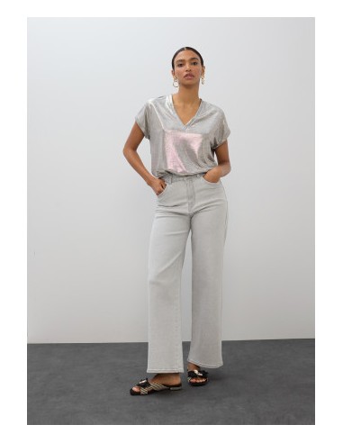 CAMISETA-PLATEADA-CUELLO-PICO-LAMINADO-MANGA-CORTA-LOLA-CASADEMUNT