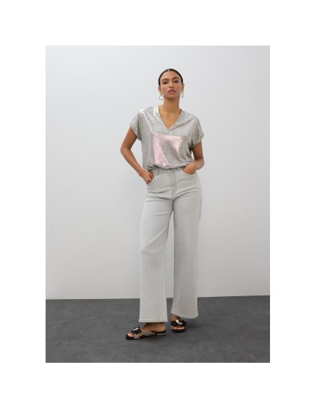 CAMISETA-PLATEADA-CUELLO-PICO-LAMINADO-MANGA-CORTA-LOLA-CASADEMUNT