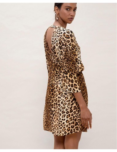 VESTIDO-CORTO-ANIMAL-PRINT-MANGAS-ANCHAS-CINTURÓN-AJUSTABLE-LOLA-CASADEMUNT