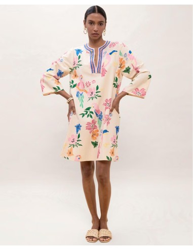 VESTIDO-CORTO-ESTAMPADO-MULTICOLOR-FLORES-LORO-DETALLES-ESCOTE-BORDADOS-ADORNOS-LOLA-CASADEMUNT