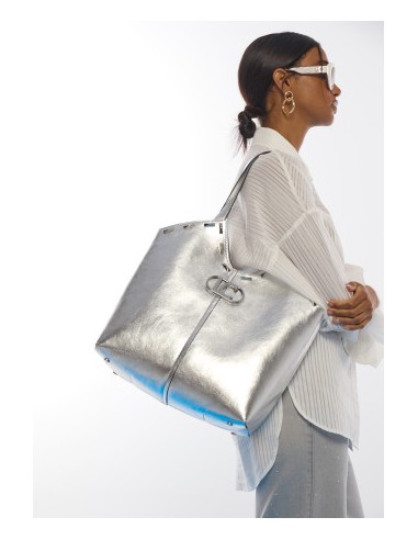 SHOPPER-METALIZADO-TACHAS-RECTANGULARES.NECESER-INTERIOR-ASAS-HOMBRO-LOLA-CASADEMUNT
