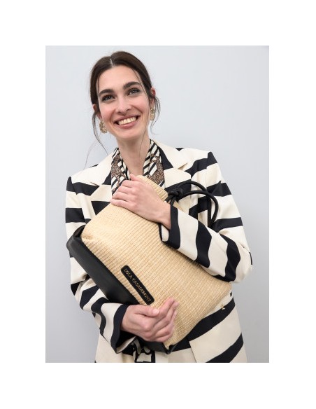 SHOPPER-EFECCTO-RAFIA-TIPO-CAPAZO-DOS-ASAS-ASA-BANDOLERA-DETALLES-EFECTO-PIELNEGRA-LOLA-CASADEMUNT