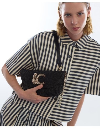 BANDOLERA-EFECTO-RAFIA-CIERRE-SOLAPA-IMÁN-ASA-LARGA-COMBINADA-CADENA-DORADA-LOLA-CASADEMUNT