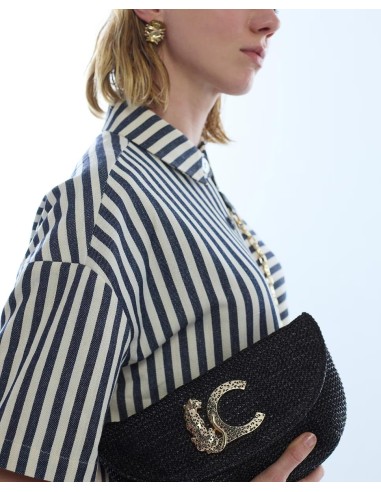 BANDOLERA-EFECTO-RAFIA-CIERRE-SOLAPA-IMÁN-ASA-LARGA-COMBINADA-CADENA-DORADA-LOLA-CASADEMUNT