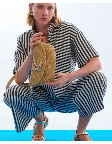 BANDOLERA-EFECTO-RAFIA-CIERRE-SOLAPA-IMÁN-ASA-LARGA-COMBINADA-CADENA-DORADA-LOLA-CASADEMUNT