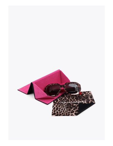 GAFAS-SOL-RECTANGULARES-MARRÓN-ROJO-LOLA-CASADEMUNT