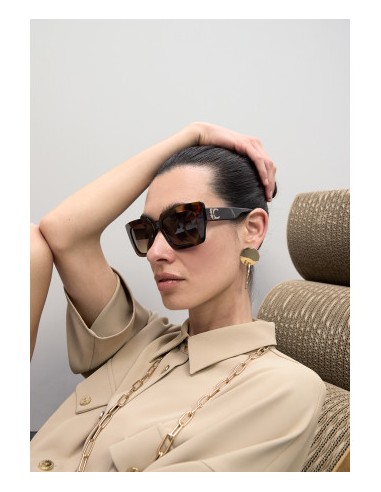 GAFAS-SOL-MARRONES-RECTANGULARES-LOGO-PATILLAS-LEOPARDO-LOLA-CASADEMUNT