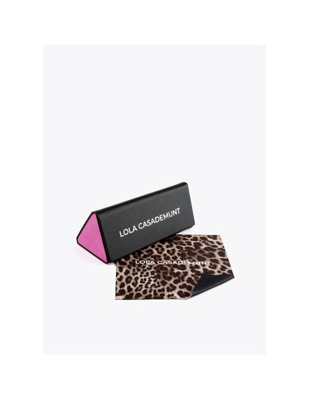 GAFAS-SOL-MARRONES-RECTANGULARES-LOGO-PATILLAS-LEOPARDO-LOLA-CASADEMUNT