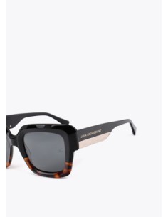 GAFAS-SOL-VAREY-NEGRO-LOGO-DORADO-LEOPARDO-LENTES-POLARIZASAS-LOLA-CASADEMUNT 2
