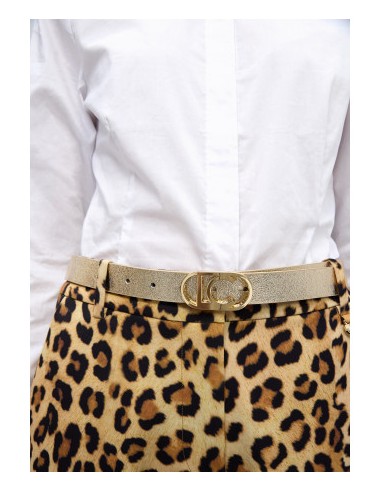 CINTURÓN-REVERSIBLE-TONOS-METALIZADOS-PLATA-DORADO-HEBILLA-LOGO-DORADO-OVALADO-LOLA-CASADEMUNT