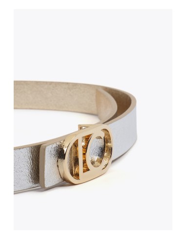 CINTURÓN-REVERSIBLE-TONOS-METALIZADOS-PLATA-DORADO-HEBILLA-LOGO-DORADO-OVALADO-LOLA-CASADEMUNT