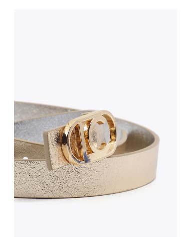 CINTURÓN-REVERSIBLE-TONOS-METALIZADOS-PLATA-DORADO-HEBILLA-LOGO-DORADO-OVALADO-LOLA-CASADEMUNT