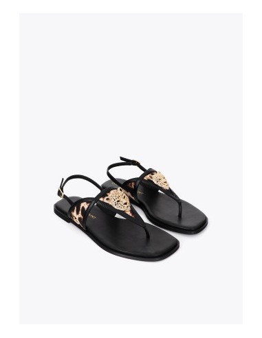 SANDALIA-PLANA-NEGRA-APLIQUE-DORADO-LEOPARDO-ANTIDESLIZANTE-CIERRE-AJUSTABBLE-LOLA-CASADEMUNT