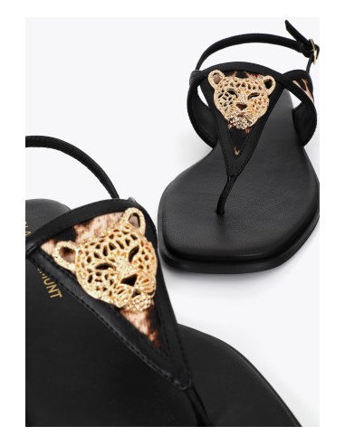 SANDALIA-PLANA-NEGRA-APLIQUE-DORADO-LEOPARDO-ANTIDESLIZANTE-CIERRE-AJUSTABBLE-LOLA-CASADEMUNT