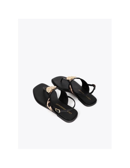 SANDALIA-PLANA-NEGRA-APLIQUE-DORADO-LEOPARDO-ANTIDESLIZANTE-CIERRE-AJUSTABBLE-LOLA-CASADEMUNT