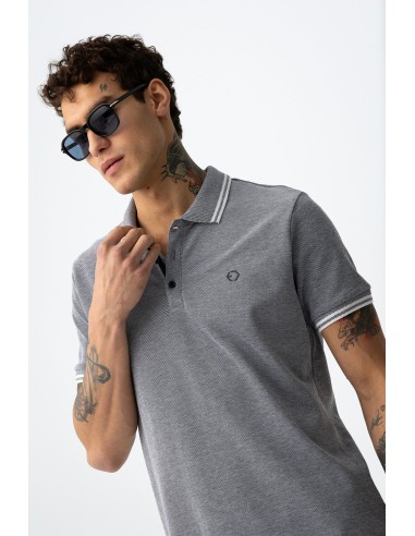 POLO-CLÁSICO-DETALLE-BLANCO-CUELLO-MANGAS-THEO-TIFFOSI