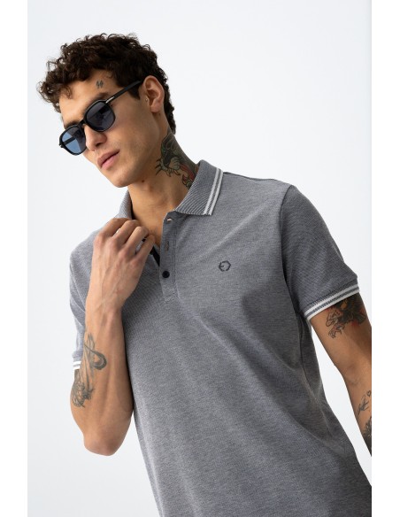POLO-CLÁSICO-DETALLE-BLANCO-CUELLO-MANGAS-THEO-TIFFOSI