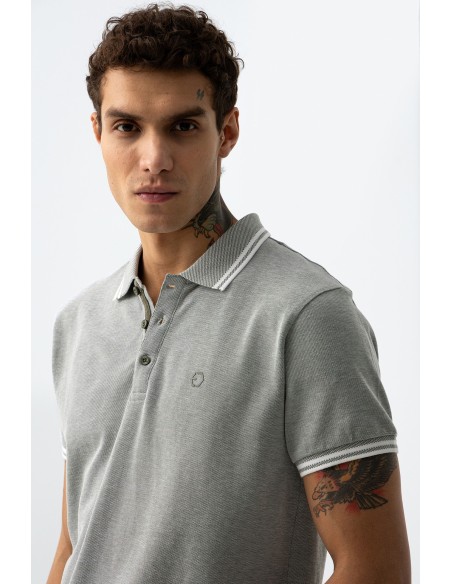 POLO-CLÁSICO-DETALLE-BLANCO-CUELLO-MANGAS-THEO-TIFFOSI