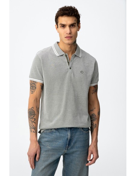 POLO-CLÁSICO-DETALLE-BLANCO-CUELLO-MANGAS-THEO-TIFFOSI