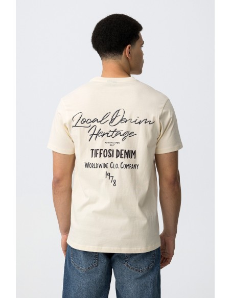 CAMISETA-LETRAS-FRONTAL-TRASERA-MANGA-CORTA-CORTE-RECTO-NIXON-TIFFOSI