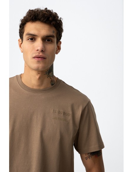 CAMISETA-LETRAS-FRONTAL-TRASERA-MANGA-CORTA-CORTE-RECTO-NIXON-TIFFOSI