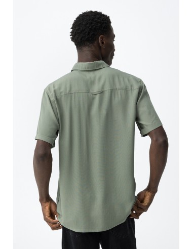 CAMISA-VERDE-OLIVA-CORTE-REGULAR-BOLSILLO-FRONTAL-MANCK-TIFFOSI