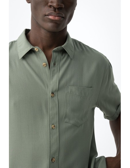 CAMISA-VERDE-OLIVA-CORTE-REGULAR-BOLSILLO-FRONTAL-MANCK-TIFFOSI