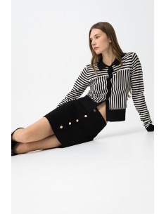 FALDA-NEGRA-COTONES-DORADOS-FRONTAL-TIRO-ALTO-CORTE-REGULAR-HALLOW-TIFFOSI 2