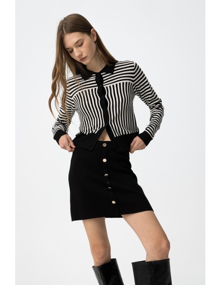 FALDA-NEGRA-COTONES-DORADOS-FRONTAL-TIRO-ALTO-CORTE-REGULAR-HALLOW-TIFFOSI