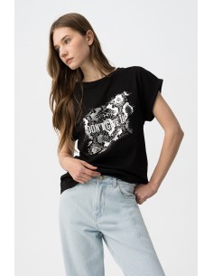 CAMISETA-MENSAJE-FRONTAL-EN-CONTRASTE-MANGA-CORTA-NOTE-TIFFOSI 2