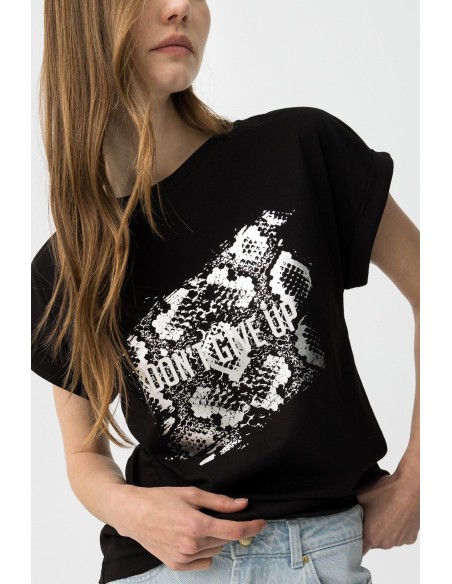CAMISETA-MENSAJE-FRONTAL-EN-CONTRASTE-MANGA-CORTA-NOTE-TIFFOSI