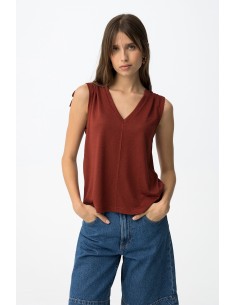 CAMISETA-SIN-MANGAS-LAZADA-HOMBROS-CUELLO-PICO-TIFFOSI 2