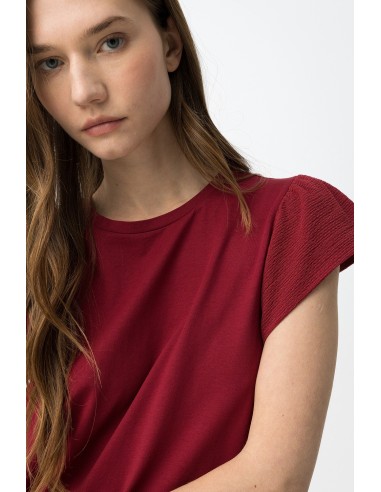 CAMISETA-BÁSICA-MANGAS-VOLANTES-CUELLO-PICO-KIRA-TIFFOSI