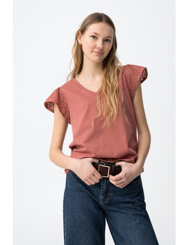 CAMISETA-CUELLO-REDONDO-MANGAS.VOLANTES-PERFORADA-GRACIOSA.TIFFOSI