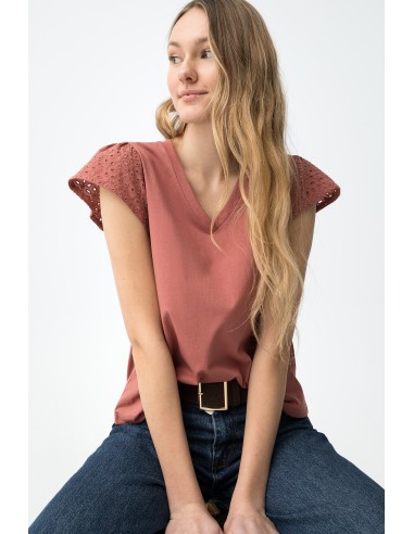 CAMISETA-CUELLO-REDONDO-MANGAS.VOLANTES-PERFORADA-GRACIOSA.TIFFOSI