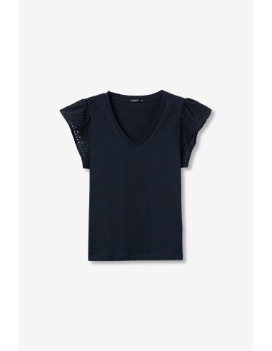 CAMISETA-CUELLO-REDONDO-MANGAS.VOLANTES-PERFORADA-GRACIOSA.TIFFOSI