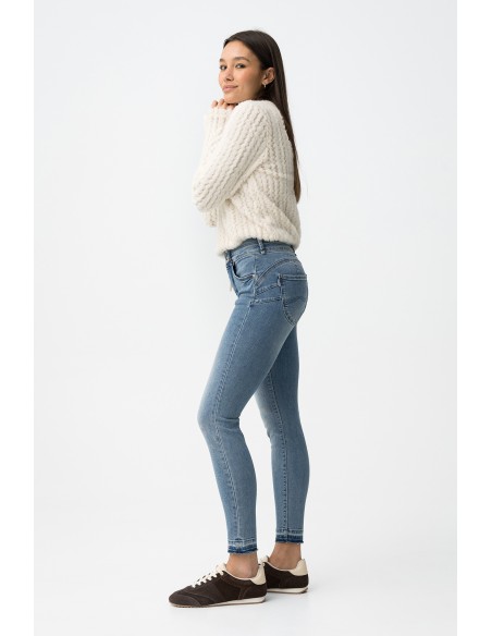 VAQUEROS-SKINNY.AZUL-CLARO-TIRO-ALTO-PUSH-UP-PUSH-IN-TIFFOSI
