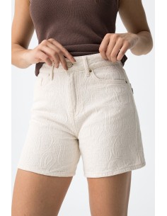 SHORTS-BEIGE-TIRO-ALTO-BORDADO-AL-TONO-LANA-TIFFOSI 2