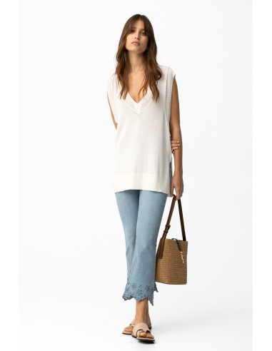 JEANS-AZUL-CLARO-TIRO-ALTO-CROPPED-DETALLE-BORDADO-FLORAL-MEGAN-TIFFOSI