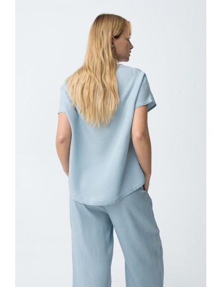 BLUSA-AZUL-CLARO-CUELLO-PICO-MANGA-CORTA-MARA-TIFFOSI