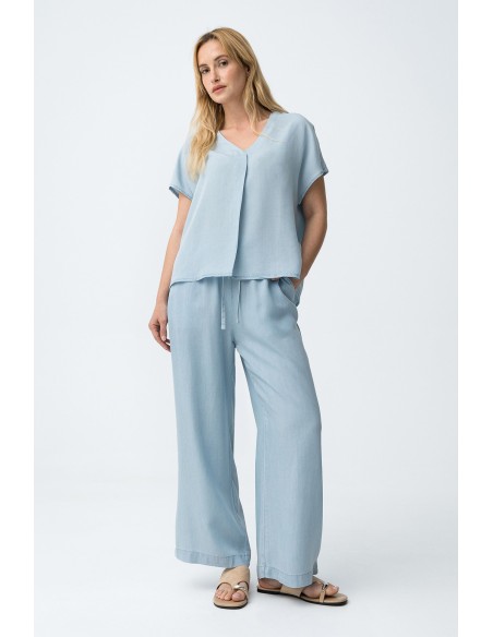 BLUSA-AZUL-CLARO-CUELLO-PICO-MANGA-CORTA-MARA-TIFFOSI
