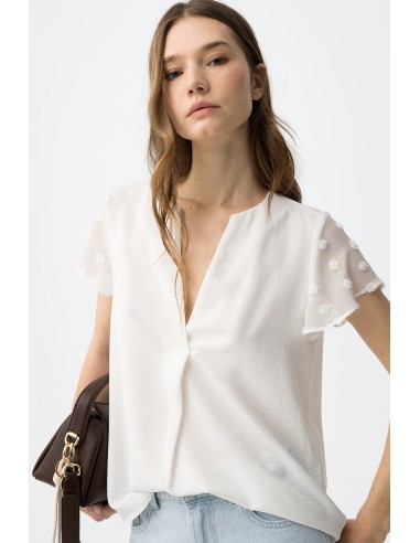 BLUSA-MANGAS.TRANSPARENTES-BORDADOS-CUELLO-PICO-NONY-TIFFOSI