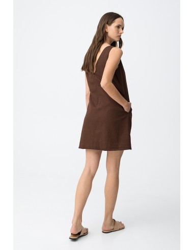 VESTIDO-MARRÓN-CHOCOLAYE-TIRANTES-ANCHOS-DETALLES-ESCOTE-BOLSILLOS-LATERALES-PATAGONIA-TIFFOSI