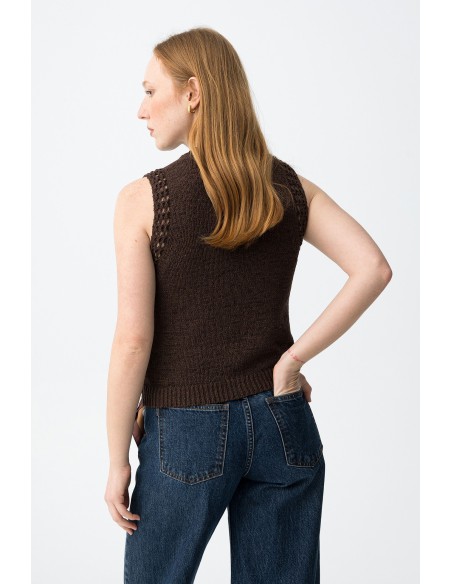 TOP-MARRÓN-CHOCOLATE-SON-MANGAS-ELÁSTICO-CUELLO-BAJO-DETALLE-CALADO-BAELLA-TIFFOSI