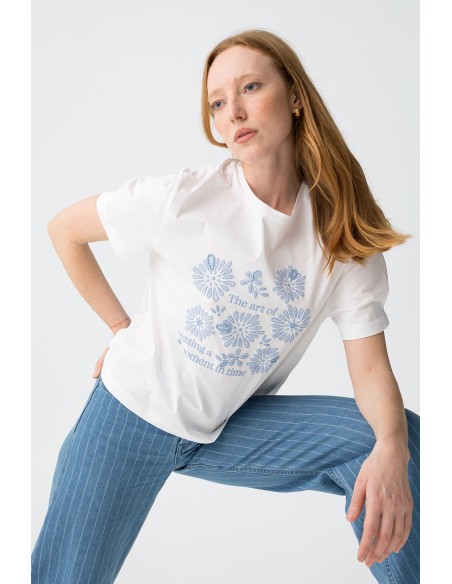 CAMISETA-BLANCA-ESTAMPADO-FLORAL-AZUL-PEYTON-TIFFOSI