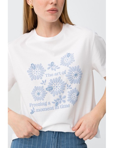 CAMISETA-BLANCA-ESTAMPADO-FLORAL-AZUL-PEYTON-TIFFOSI