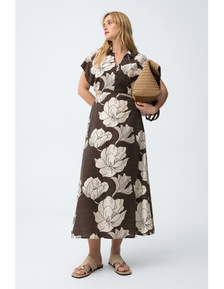 VESTIDO-LARGO-CHOCOLATE-FLORES-BEIGE-ABERTURAS-LATERALES-ESPALDA-CUELLO-PICO-CORNETO-TIFFOSI