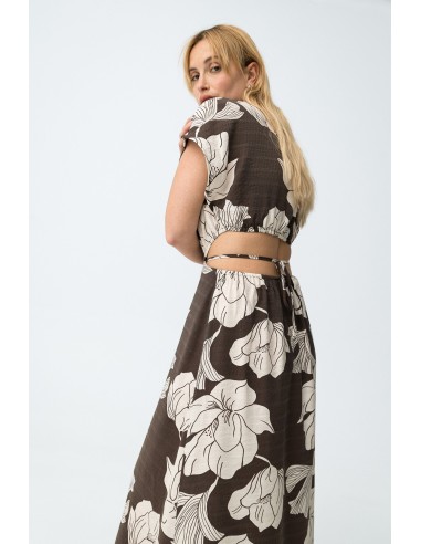 VESTIDO-LARGO-CHOCOLATE-FLORES-BEIGE-ABERTURAS-LATERALES-ESPALDA-CUELLO-PICO-CORNETO-TIFFOSI