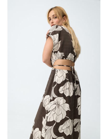 VESTIDO-LARGO-CHOCOLATE-FLORES-BEIGE-ABERTURAS-LATERALES-ESPALDA-CUELLO-PICO-CORNETO-TIFFOSI