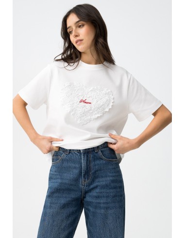CAMISETA-BLANCA-CORAZÓN-BORDADO-AL-TONO-AMORE-AURA-TIFFOSI